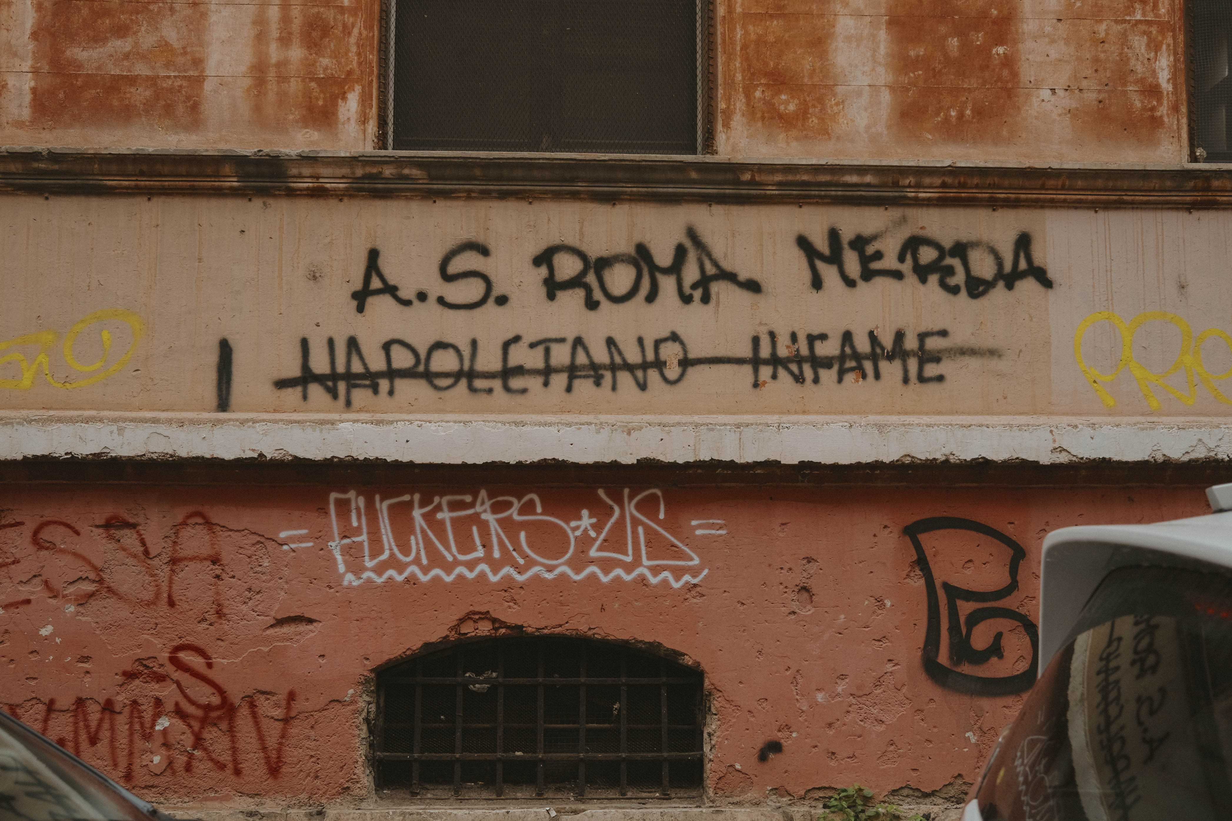 Graffiti reading AS Roma Merda